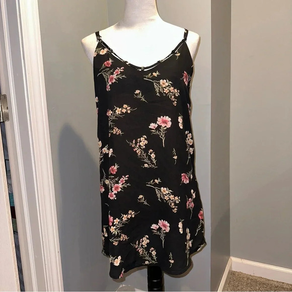 Forever 21 Dresses & Skirts - NWT Black Floral Adjustable Spaghetti Strap Dress - Size S